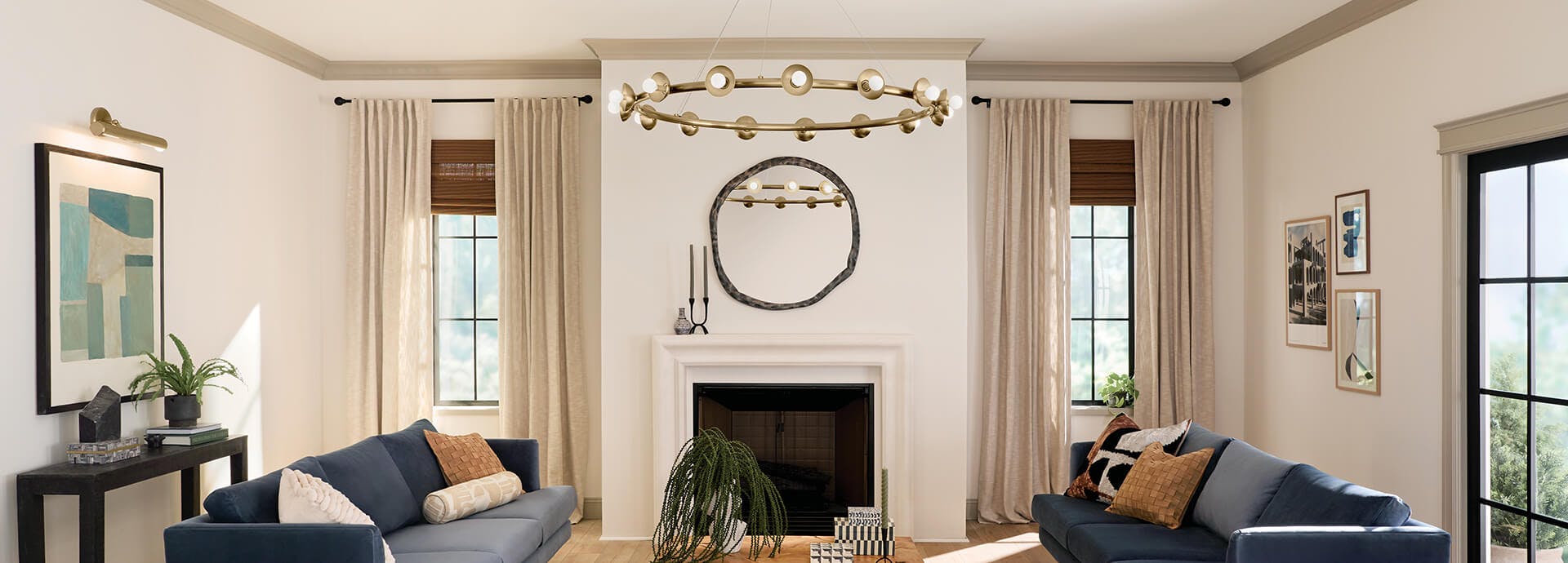Living room during the day with a palta chandelier in the center of the room in gold finish